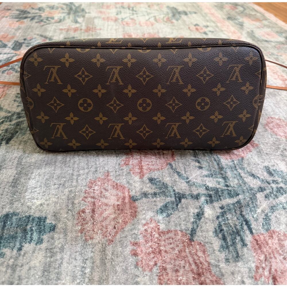 Louis Vuitton Neverfull MM in Monogram with Cherry Red Striped Interior - Picture 5 of 10